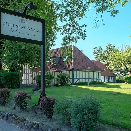 Milling Knudsens Gaard ホテル 4*